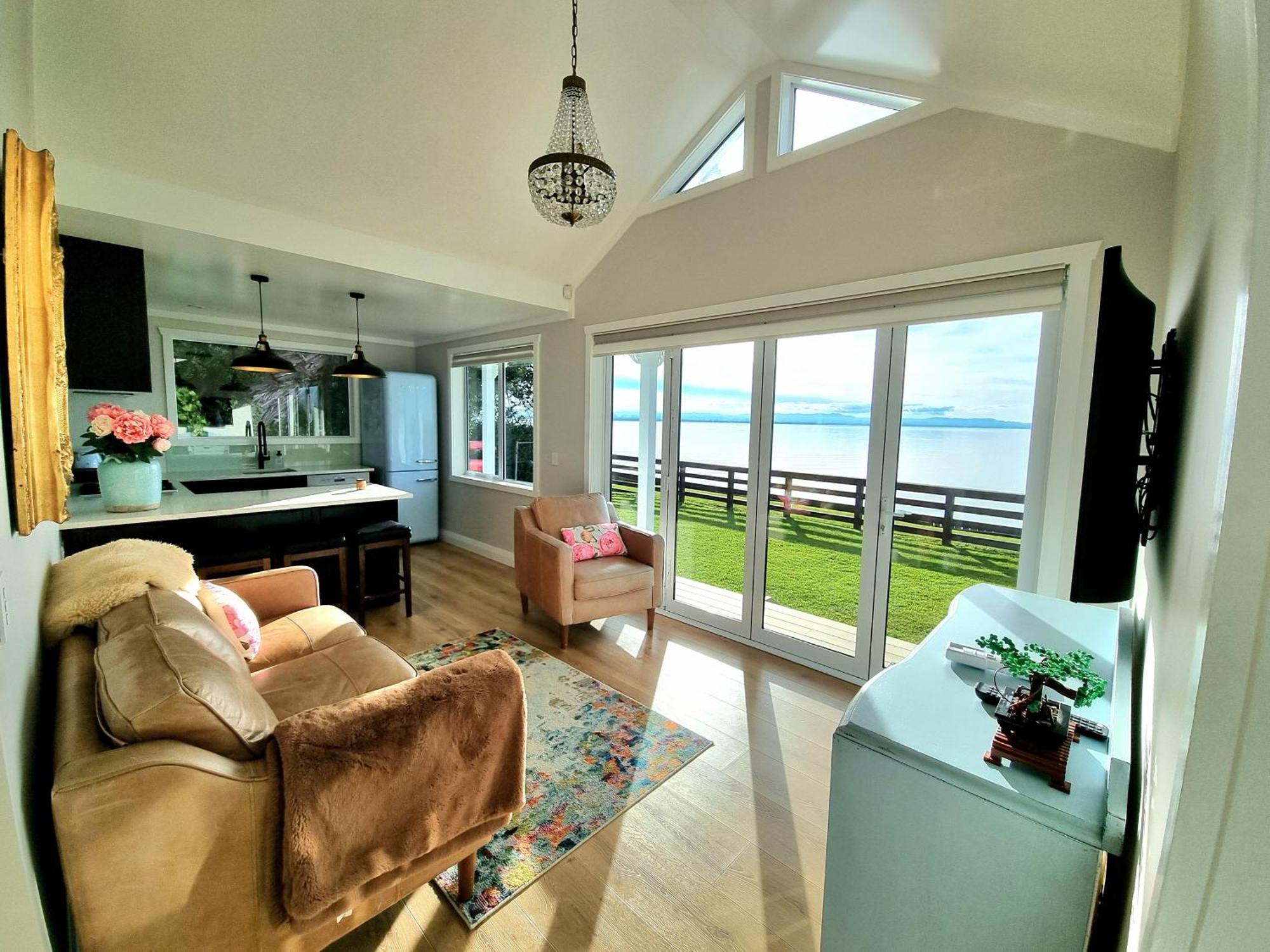 Red Rock Cottage, Beachfront Luxury Clarks Beach Extérieur photo